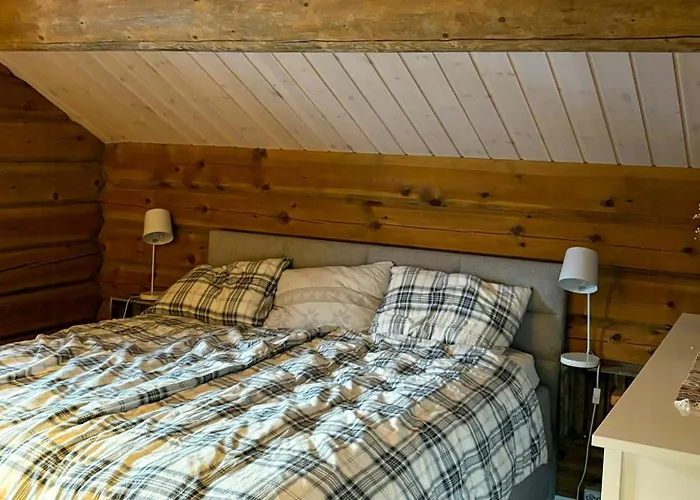 Timber With Outdoor Near Stranda بيت للعطل