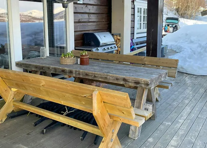 بيت للعطل Timber With Outdoor Near Stranda